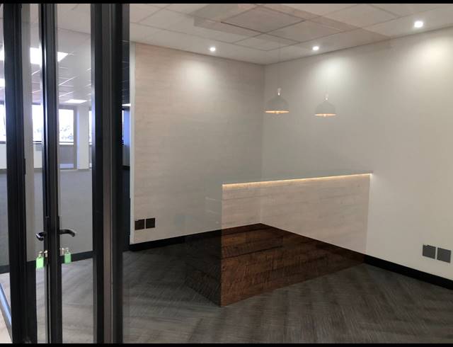 137M² OFFICE TO LET IN ROSEBANK